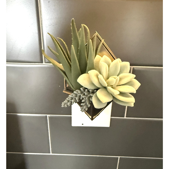 Bath & Body Works Wallflower Plugin Succulents Home Fragrance Diffuser NO Light - Picture 1 of 4